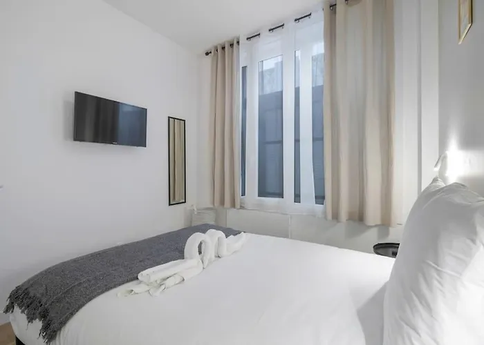 02.appart 4pers#1 Bedroom#pigalle#opera#paris 9 Paris